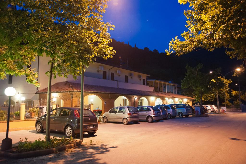 Albergo Magrini Della Genga جينجا المظهر الخارجي الصورة