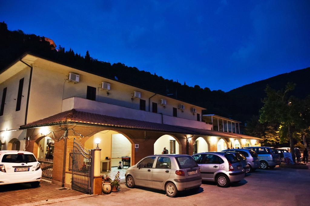 Albergo Magrini Della Genga جينجا المظهر الخارجي الصورة