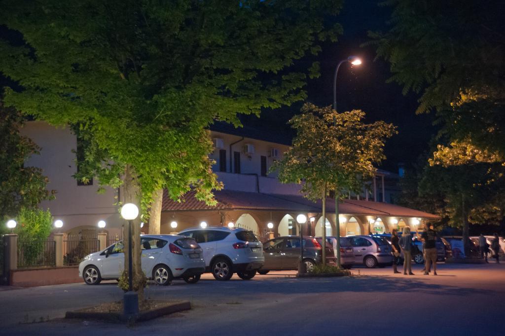 Albergo Magrini Della Genga جينجا المظهر الخارجي الصورة