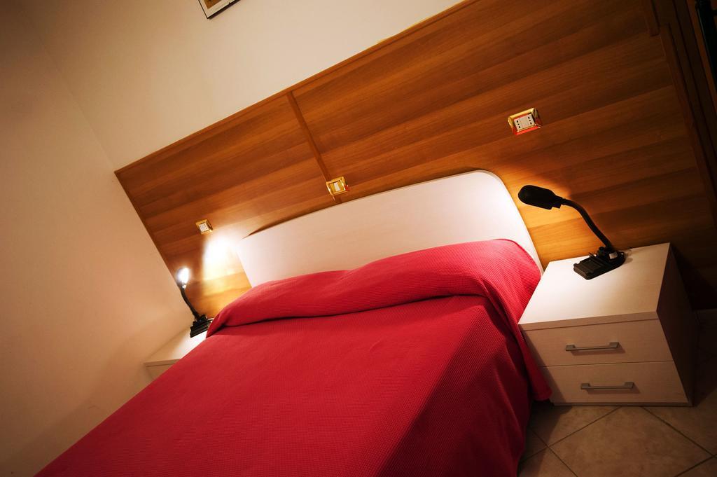 Albergo Magrini Della Genga جينجا الغرفة الصورة